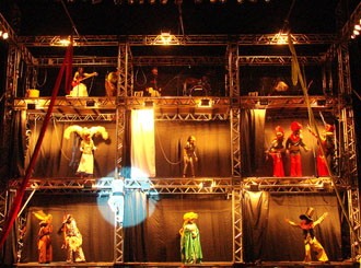 Portal de Not�cias PJF | Auto de Natal �A Casa da Riqueza� leva espet�culo l�dico � Pra�a Ant�nio Carlos | FUNALFA - 8/12/2009